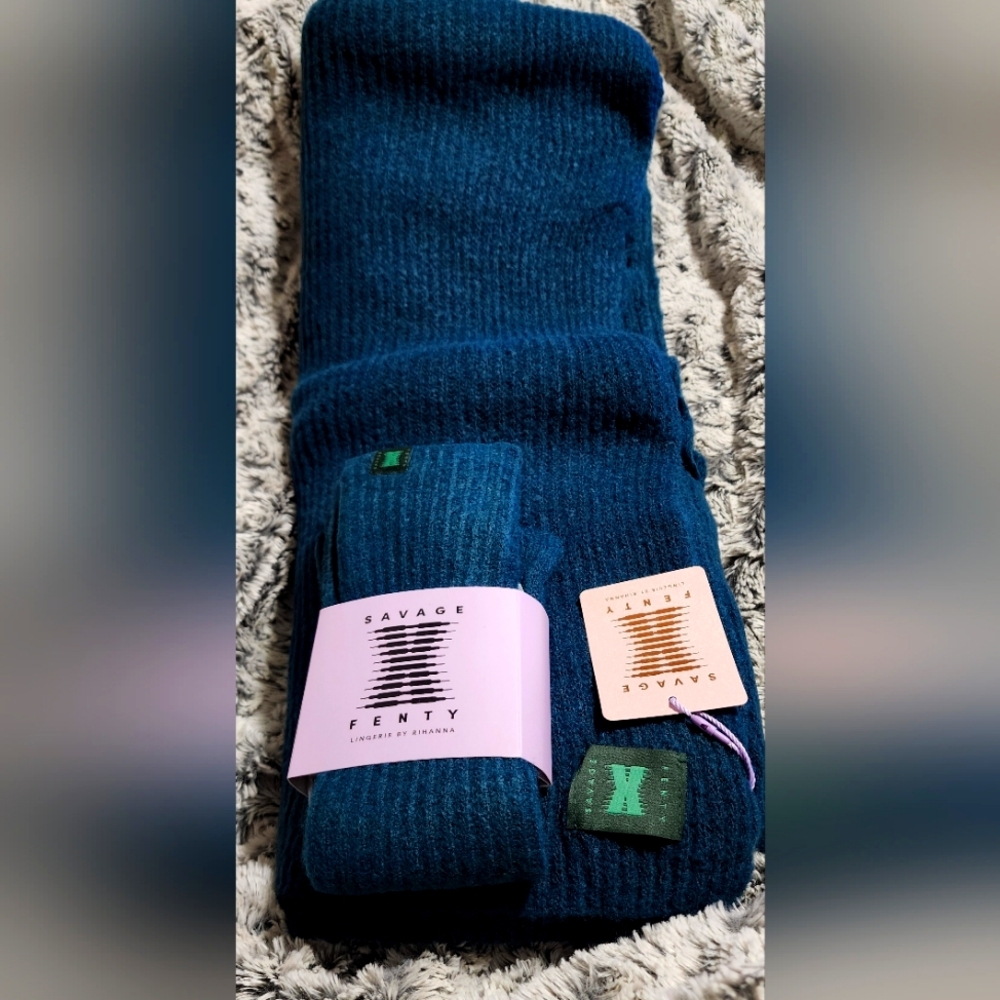 Savage X Fenty Fuzzy Scarf and Glove set